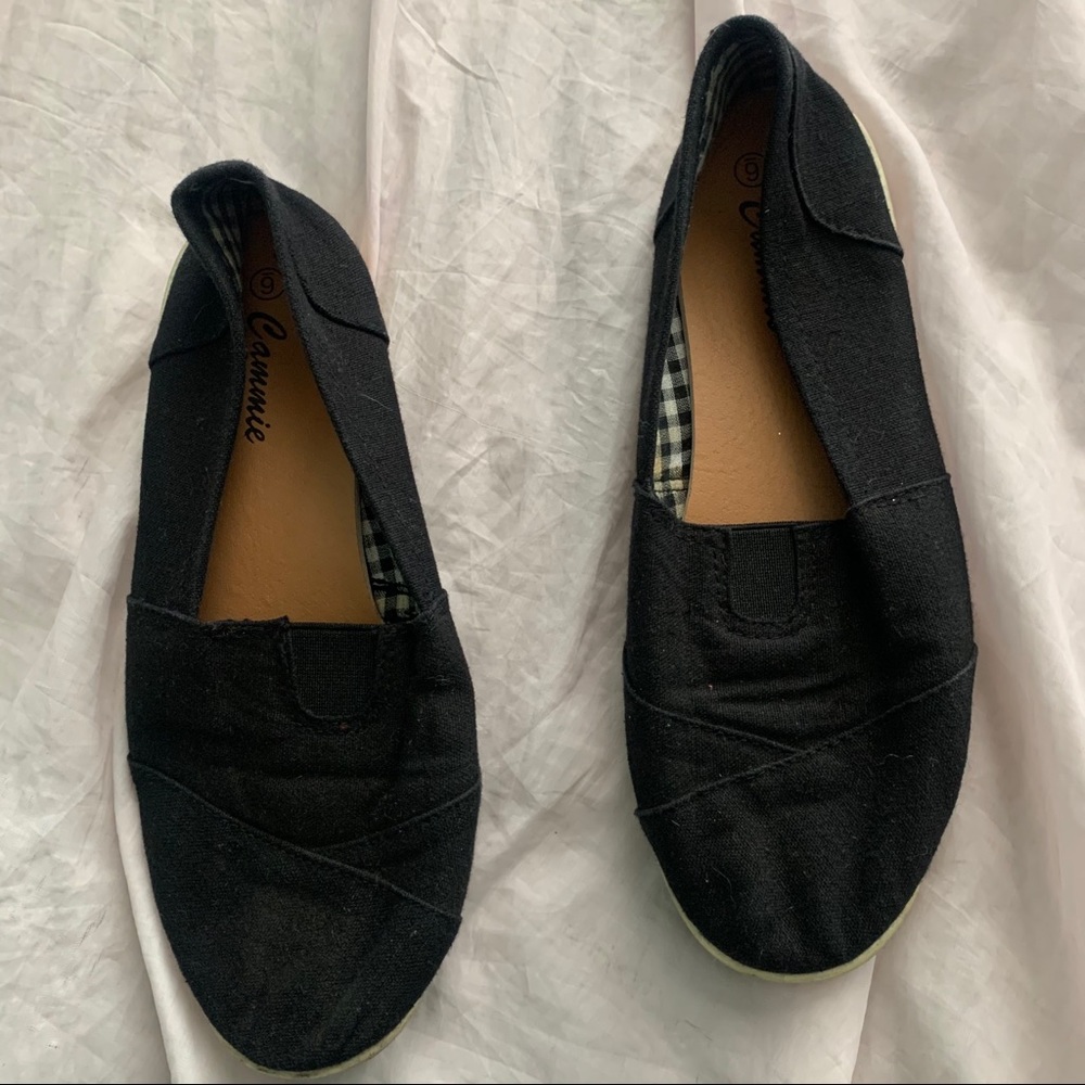 Black closed toe shoes